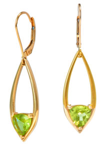 These stylish 14 karat yellow gold peridot (3 ctw) teardrop earrings hang approximately 1″. Call for pricing (#210-1263)

