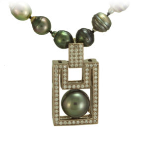 18k white gold Tahitian black pearl and diamond pendant