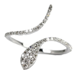 This 18k white gold pave’ diamond ring features .66 ctw of diamonds. Call for pricing (#130-1139)